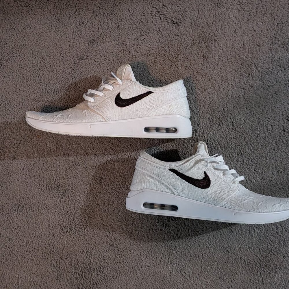 Nike shoes White/Black